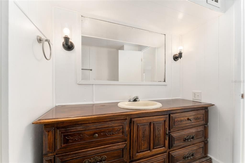 For Sale: $79,900 (2 beds, 2 baths, 960 Square Feet)