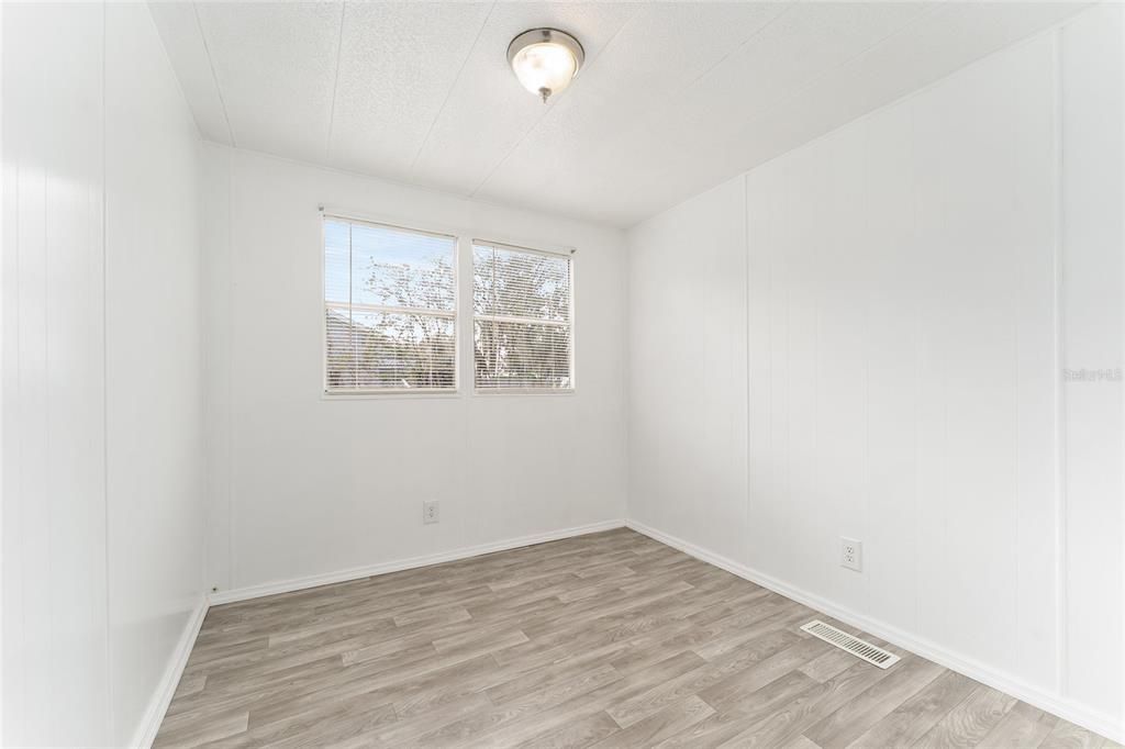 For Sale: $79,900 (2 beds, 2 baths, 960 Square Feet)