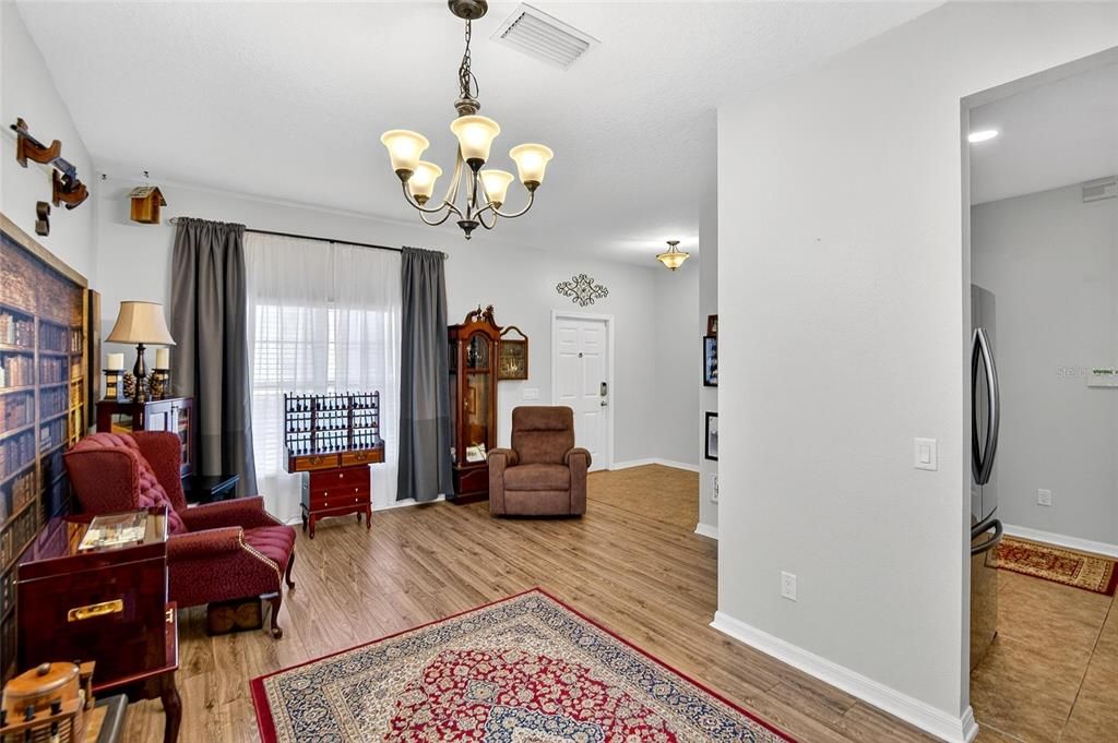 На продажу: $449,900 (4 спален, 2 ванн, 1900 Квадратных фут)