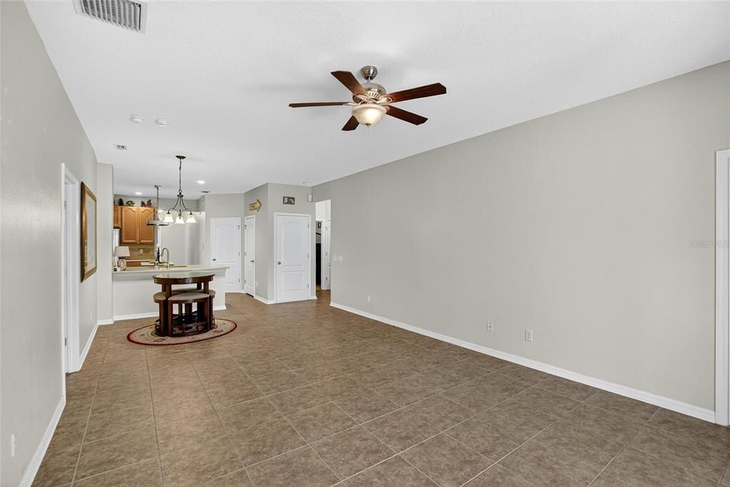 На продажу: $449,900 (4 спален, 2 ванн, 1900 Квадратных фут)