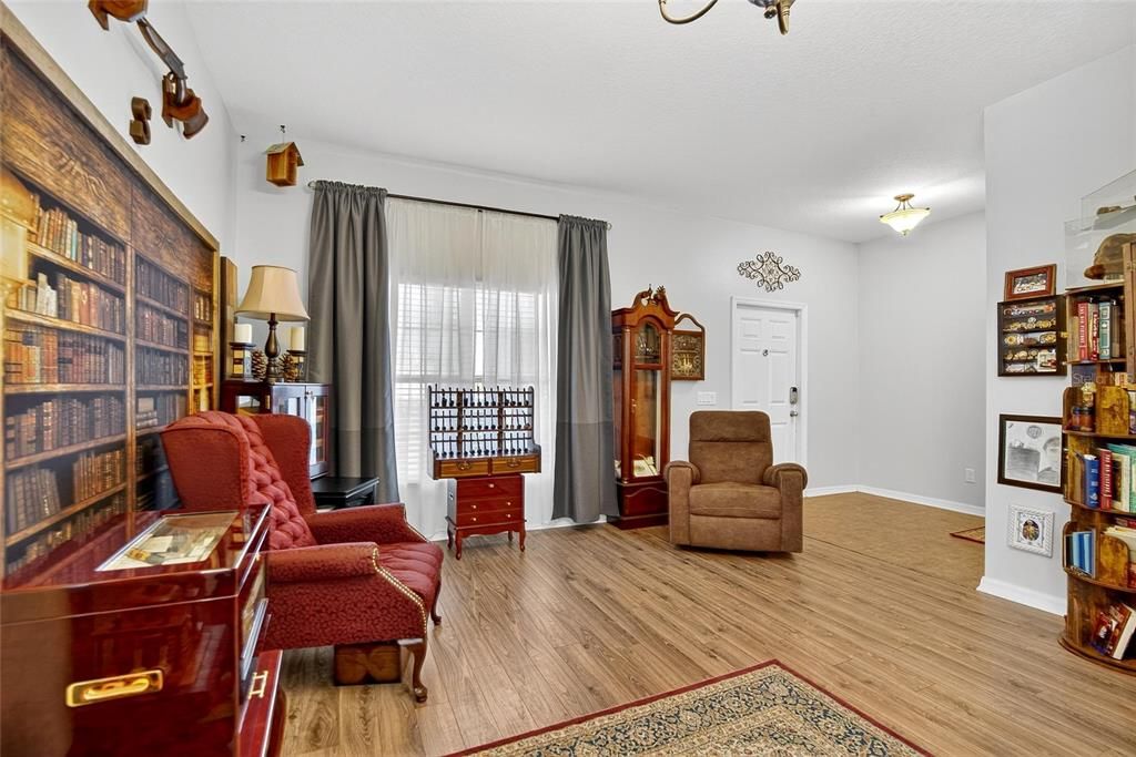 На продажу: $449,900 (4 спален, 2 ванн, 1900 Квадратных фут)