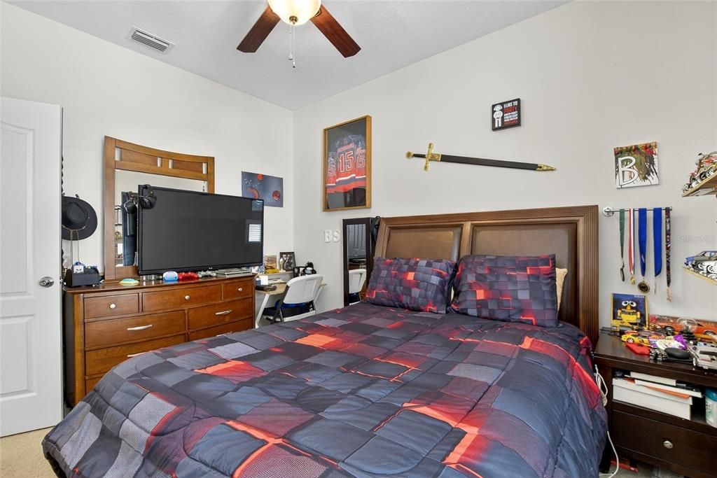 На продажу: $449,900 (4 спален, 2 ванн, 1900 Квадратных фут)