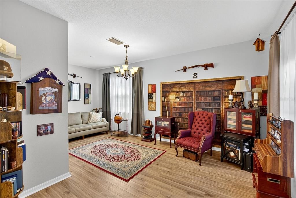 На продажу: $449,900 (4 спален, 2 ванн, 1900 Квадратных фут)