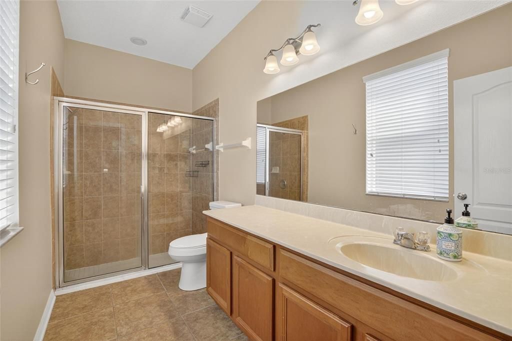 На продажу: $449,900 (4 спален, 2 ванн, 1900 Квадратных фут)