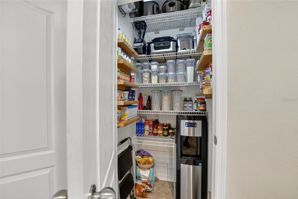 На продажу: $449,900 (4 спален, 2 ванн, 1900 Квадратных фут)