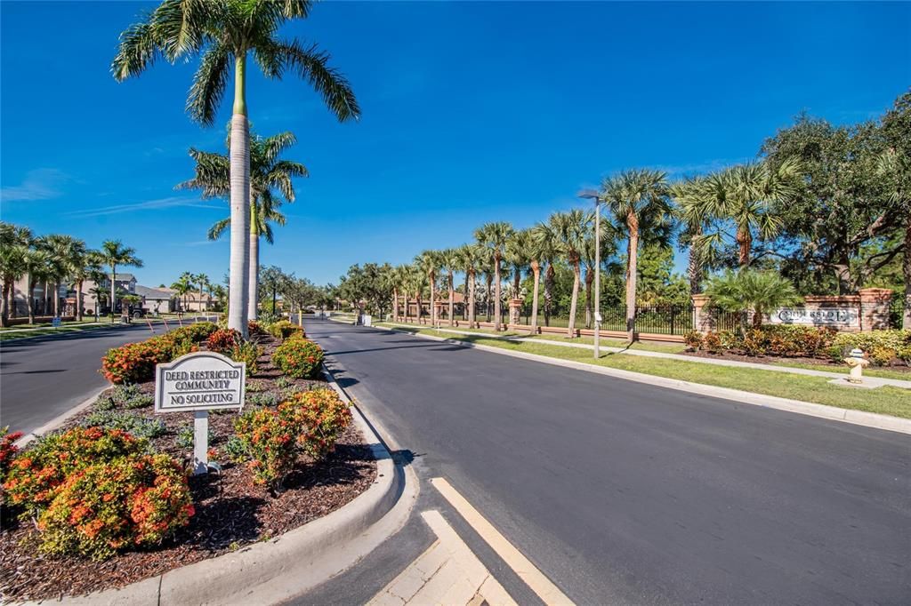 На продажу: $449,900 (4 спален, 2 ванн, 1900 Квадратных фут)