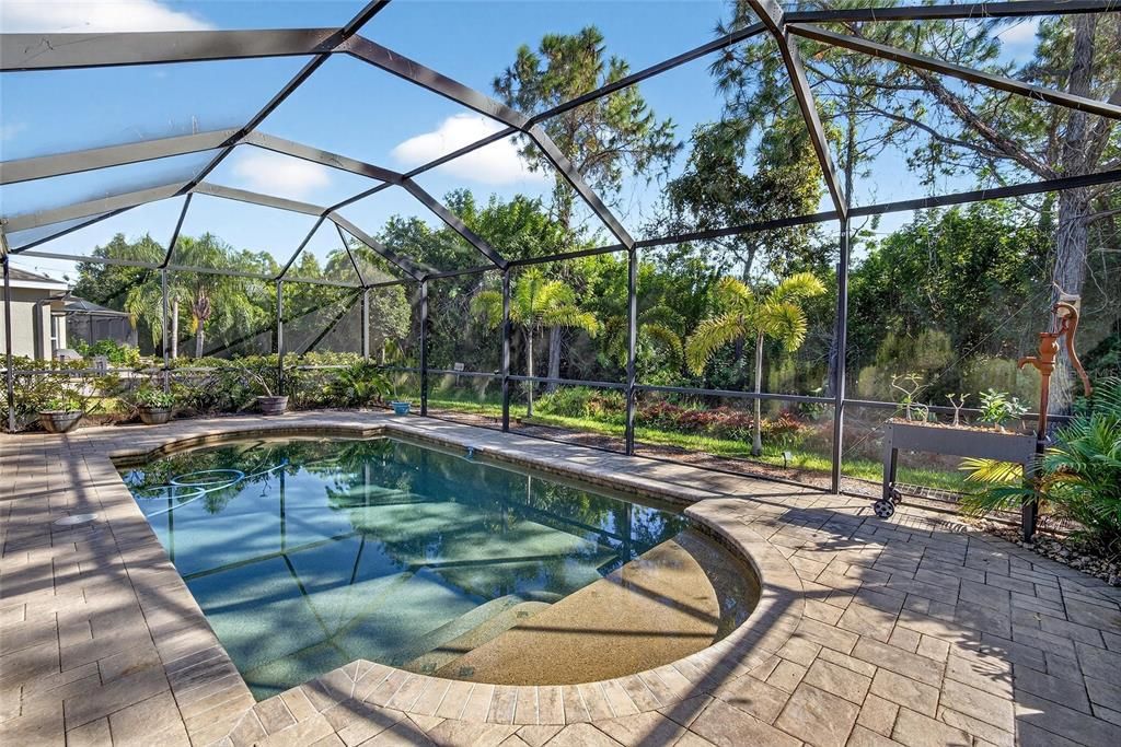 На продажу: $449,900 (4 спален, 2 ванн, 1900 Квадратных фут)