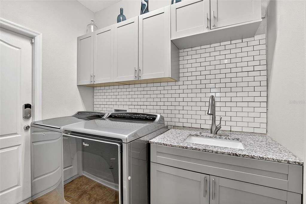 На продажу: $449,900 (4 спален, 2 ванн, 1900 Квадратных фут)