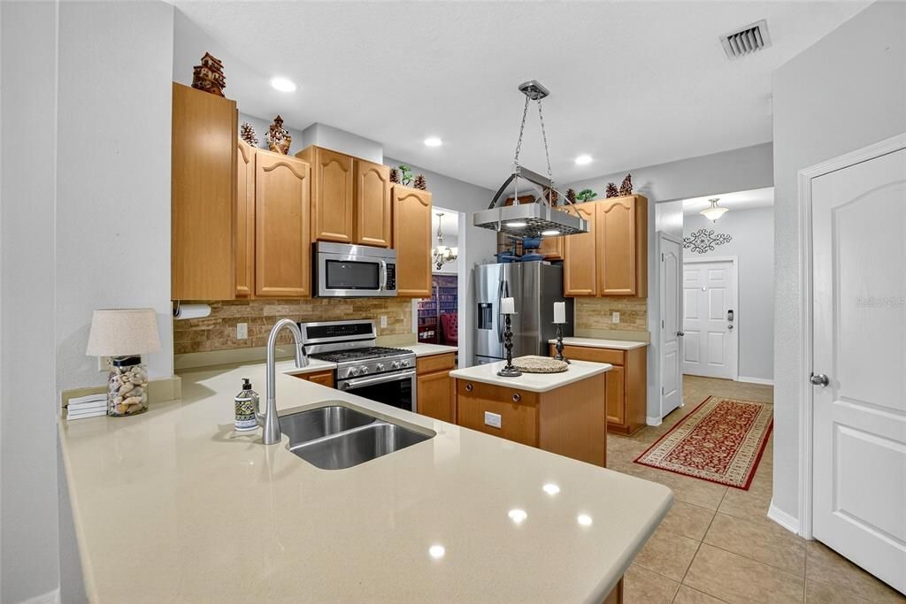 На продажу: $449,900 (4 спален, 2 ванн, 1900 Квадратных фут)