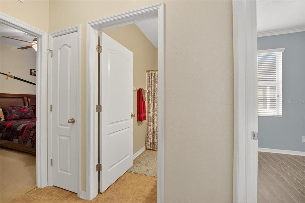 На продажу: $449,900 (4 спален, 2 ванн, 1900 Квадратных фут)