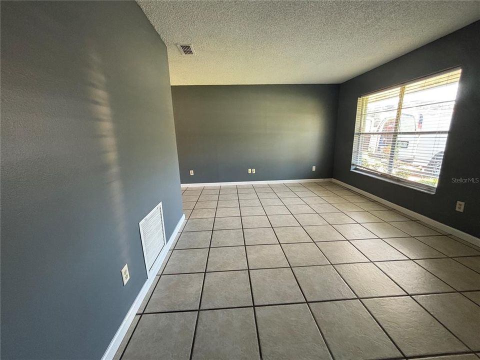 For Rent: $2,000 (3 beds, 1 baths, 1000 Square Feet)