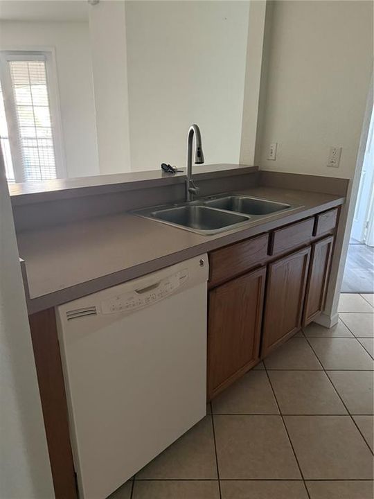 В аренду: $1,800 (3 спален, 2 ванн, 1433 Квадратных фут)