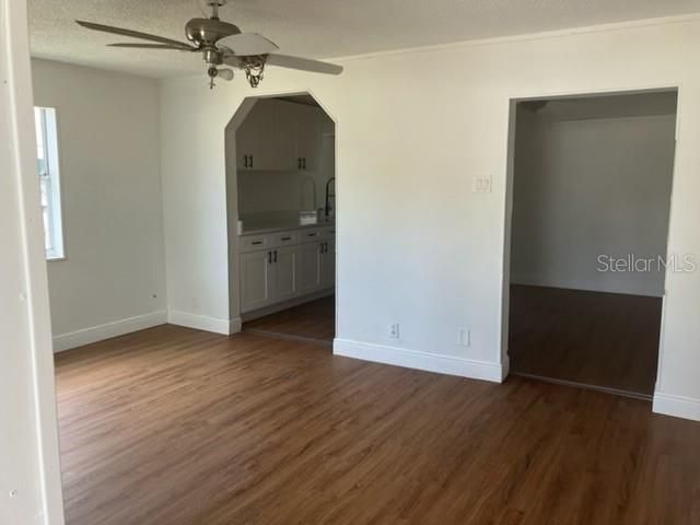 出租: $1,895 (3 贝兹, 1 浴室, 1063 平方英尺)