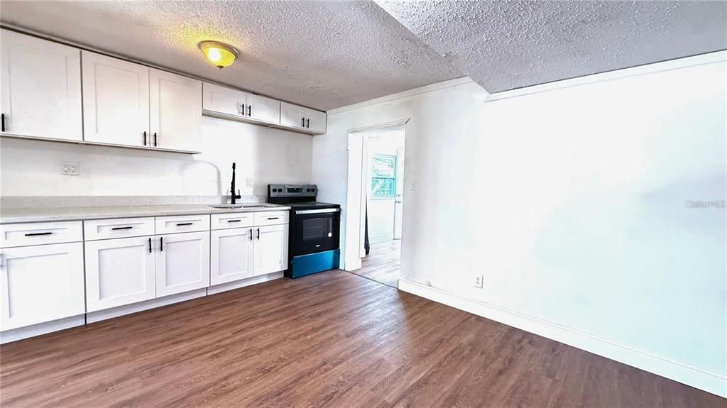 出租: $1,895 (3 贝兹, 1 浴室, 1063 平方英尺)