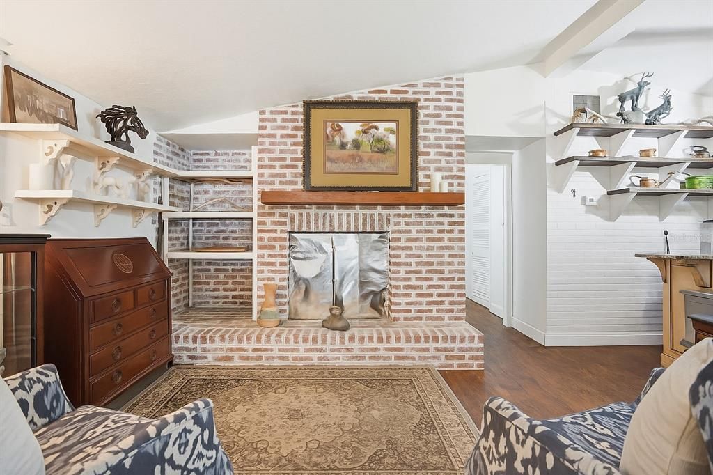 For Sale: $329,900 (2 beds, 2 baths, 1413 Square Feet)