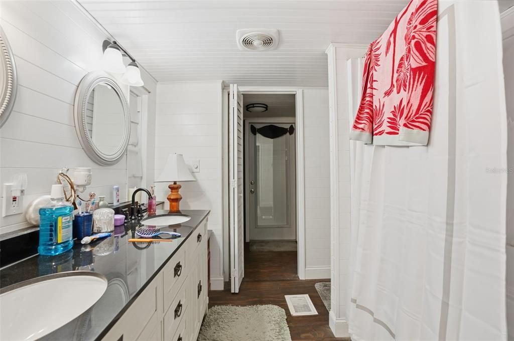 For Sale: $329,900 (2 beds, 2 baths, 1413 Square Feet)