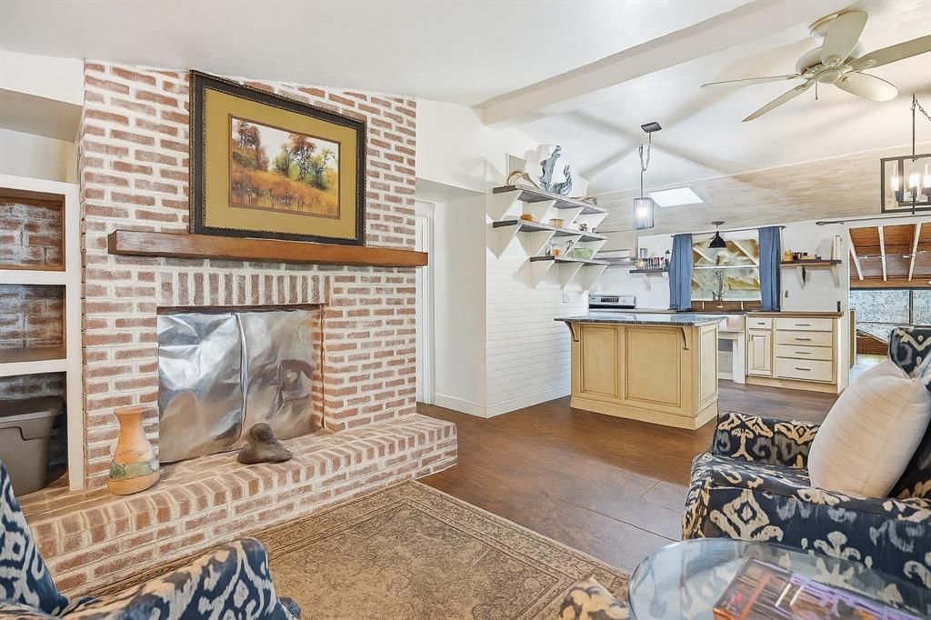 For Sale: $329,900 (2 beds, 2 baths, 1413 Square Feet)