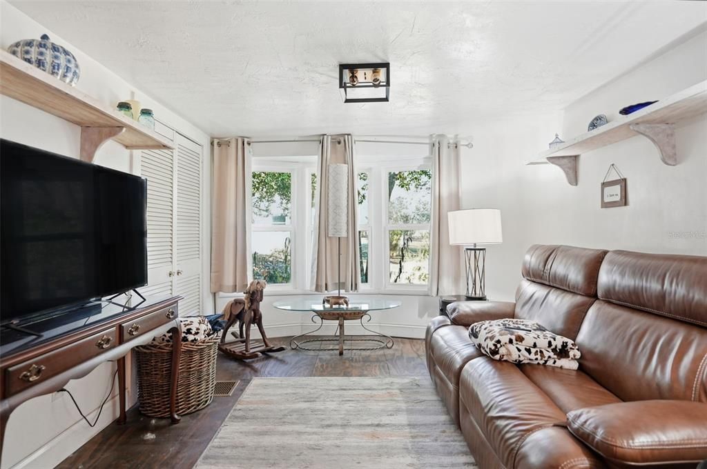 For Sale: $329,900 (2 beds, 2 baths, 1413 Square Feet)