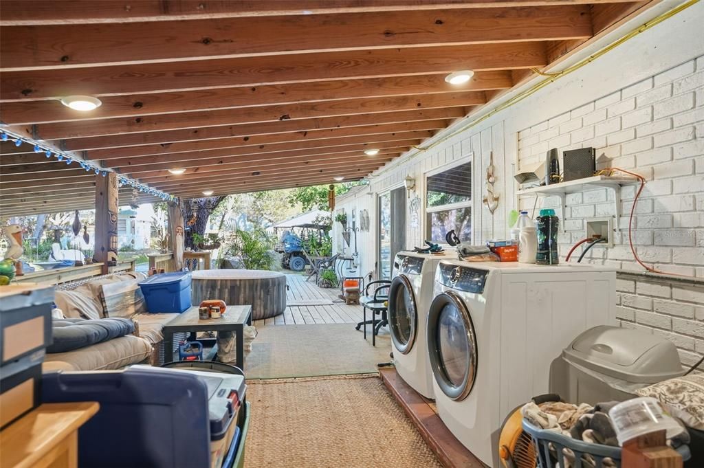 For Sale: $329,900 (2 beds, 2 baths, 1413 Square Feet)