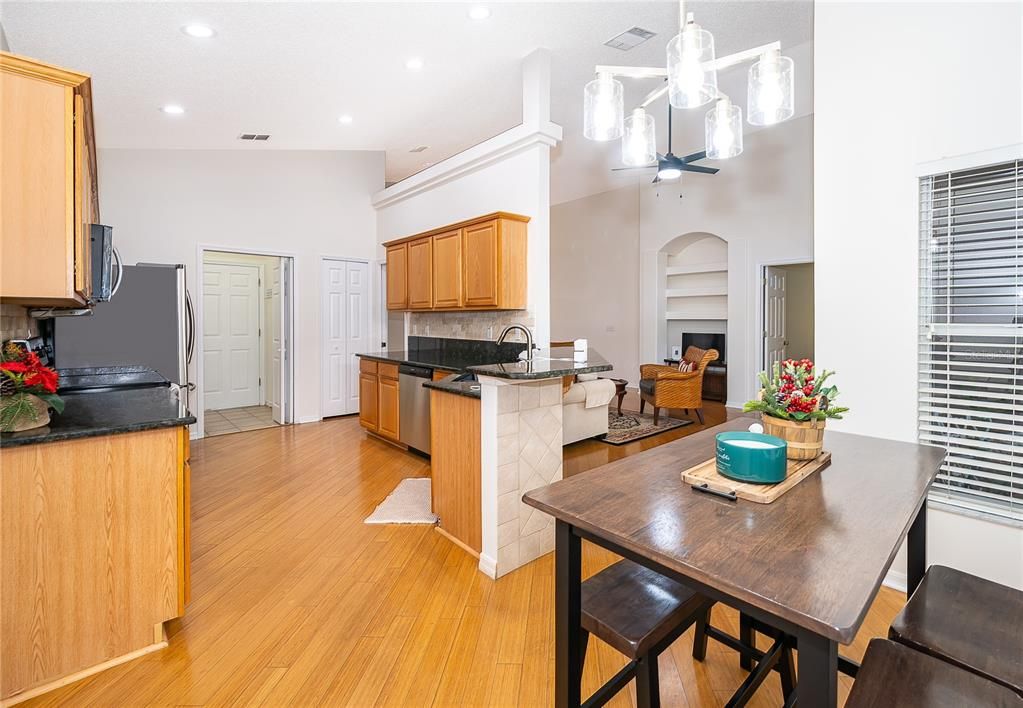 待售: $439,000 (3 贝兹, 2 浴室, 1656 平方英尺)