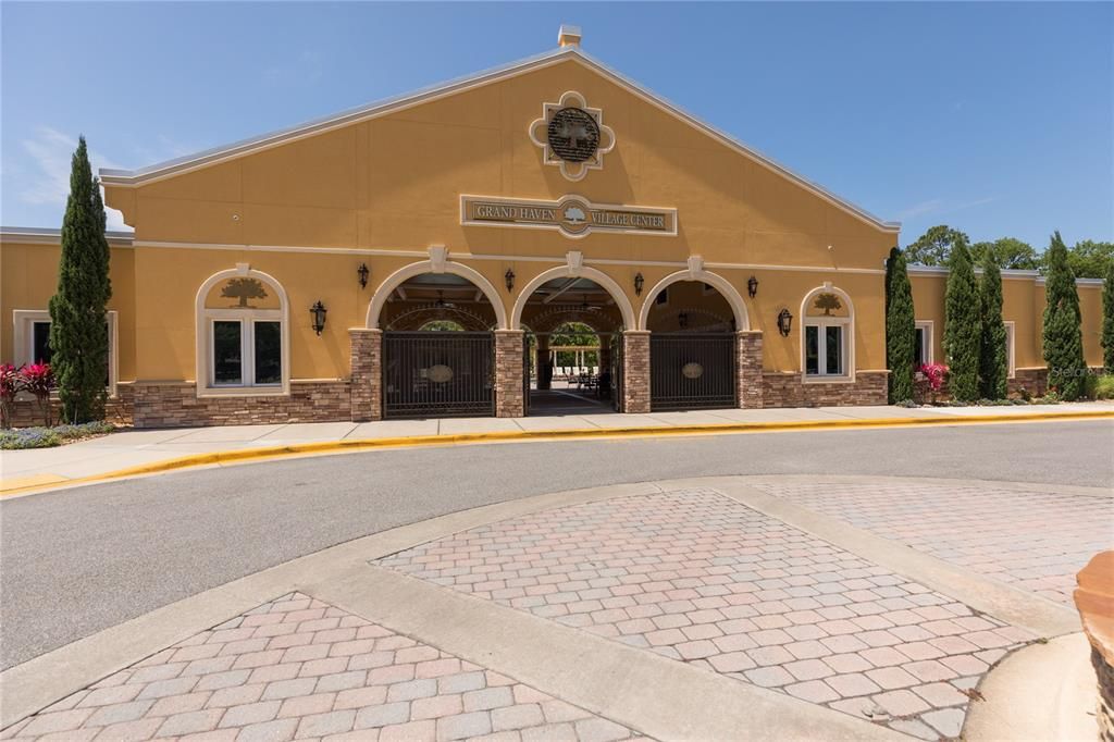 For Sale: $975,000 (3 beds, 2 baths, 2584 Square Feet)