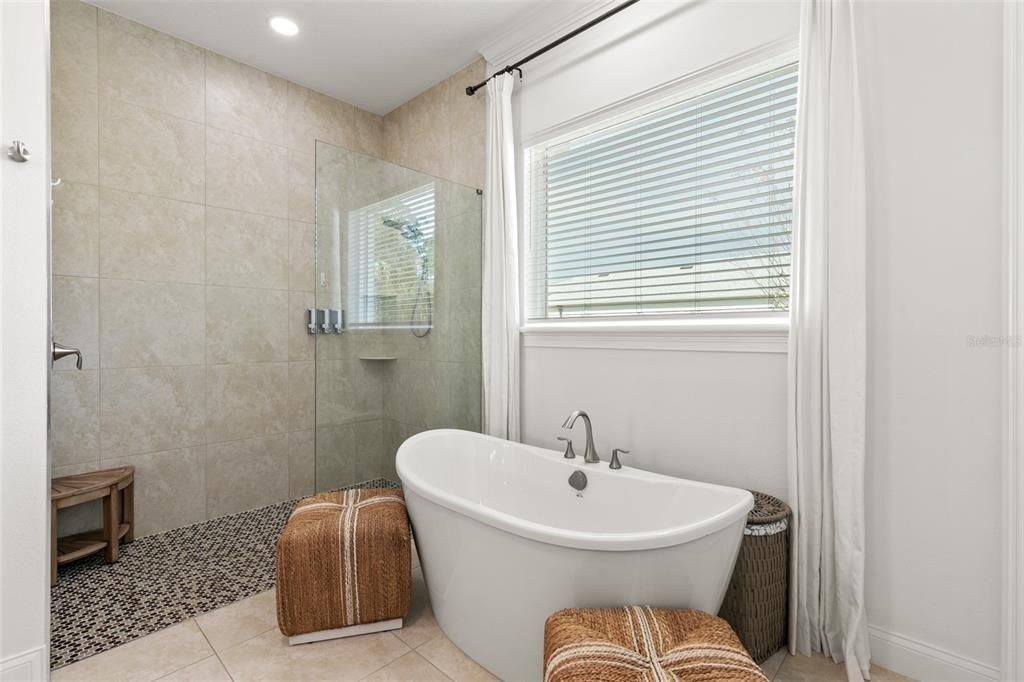 For Sale: $975,000 (3 beds, 2 baths, 2584 Square Feet)