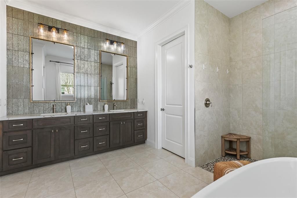 For Sale: $975,000 (3 beds, 2 baths, 2584 Square Feet)