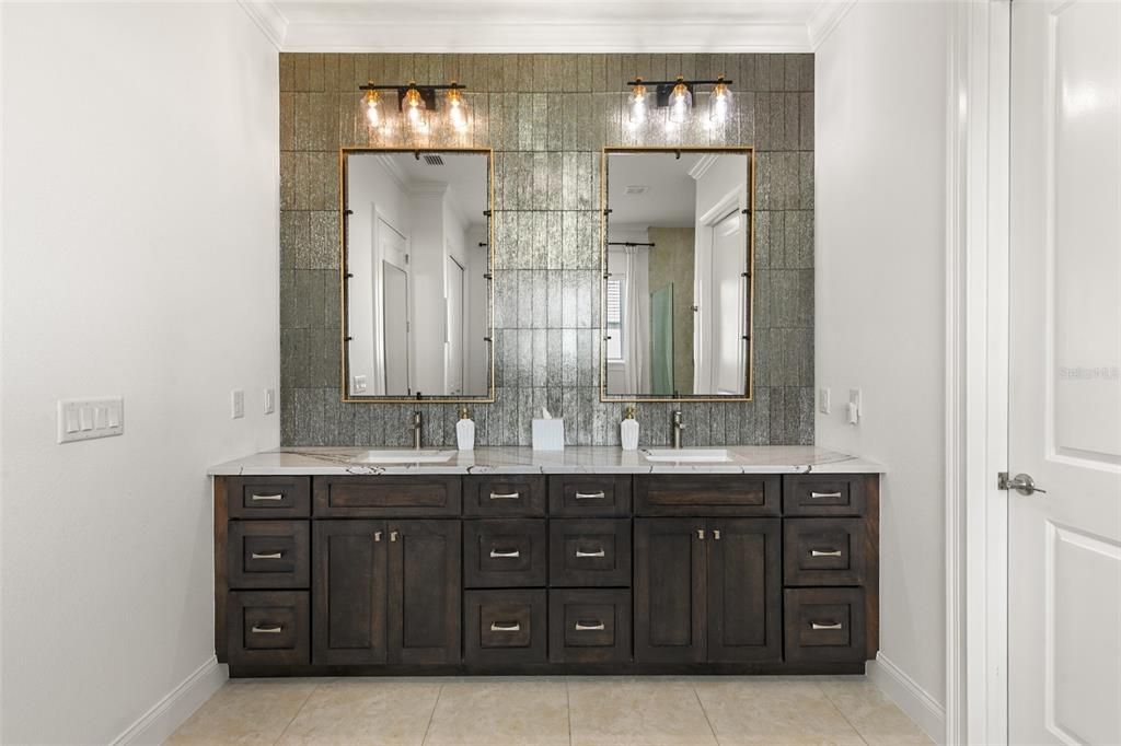 For Sale: $975,000 (3 beds, 2 baths, 2584 Square Feet)