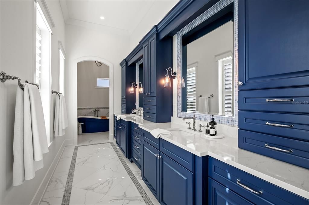 For Sale: $4,100,000 (4 beds, 4 baths, 4667 Square Feet)