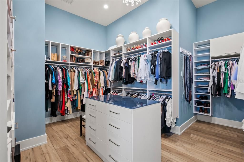 For Sale: $4,100,000 (4 beds, 4 baths, 4667 Square Feet)