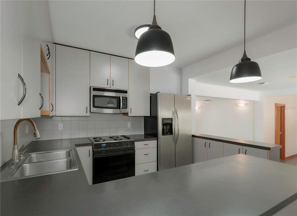 出租: $3,000 (4 贝兹, 2 浴室, 1344 平方英尺)