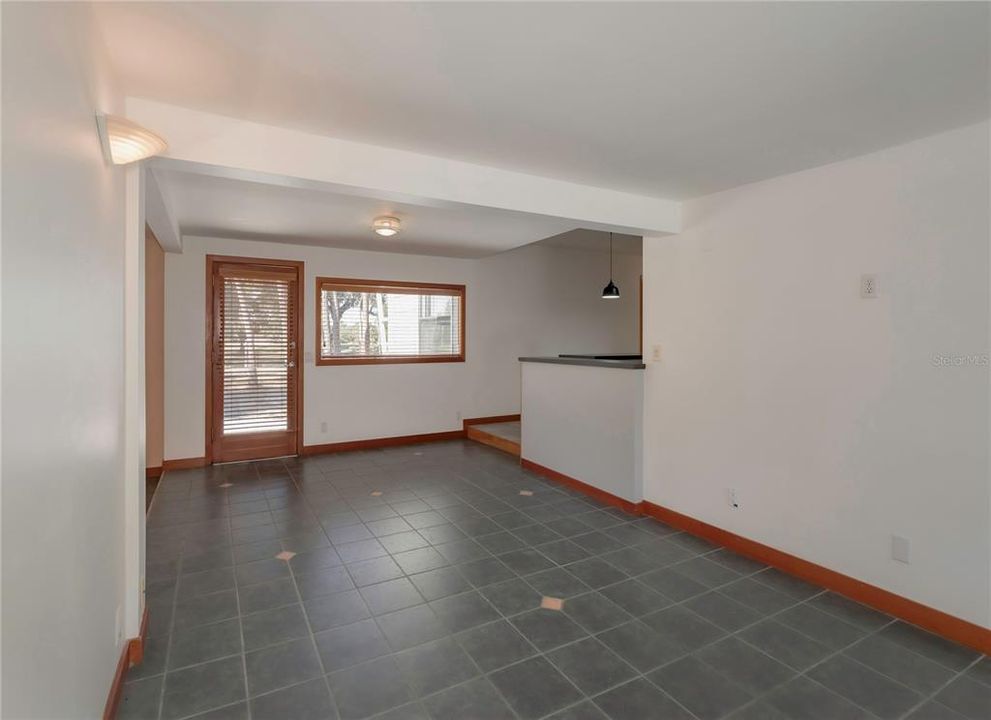 出租: $3,000 (4 贝兹, 2 浴室, 1344 平方英尺)