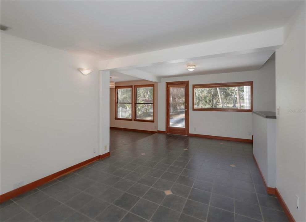 出租: $3,000 (4 贝兹, 2 浴室, 1344 平方英尺)