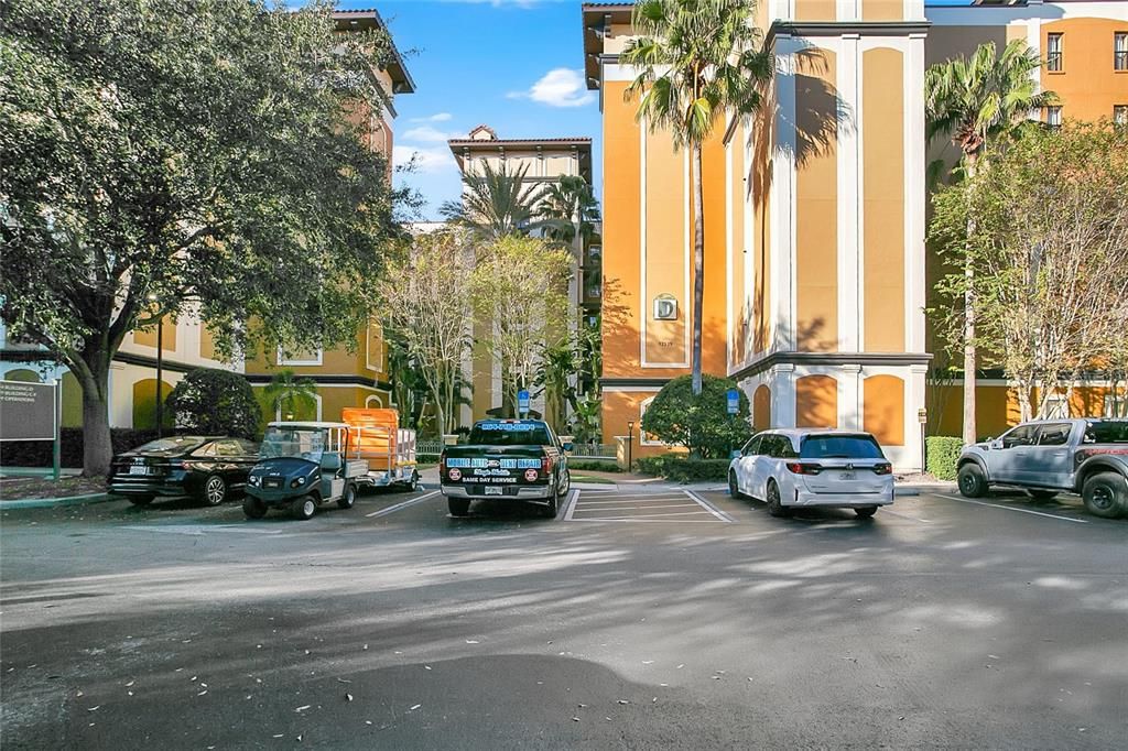 For Sale: $220,000 (2 beds, 2 baths, 957 Square Feet)