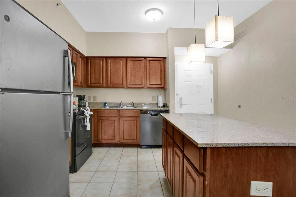 For Sale: $220,000 (2 beds, 2 baths, 957 Square Feet)