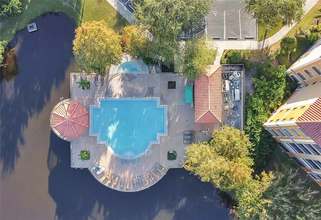 For Sale: $220,000 (2 beds, 2 baths, 957 Square Feet)