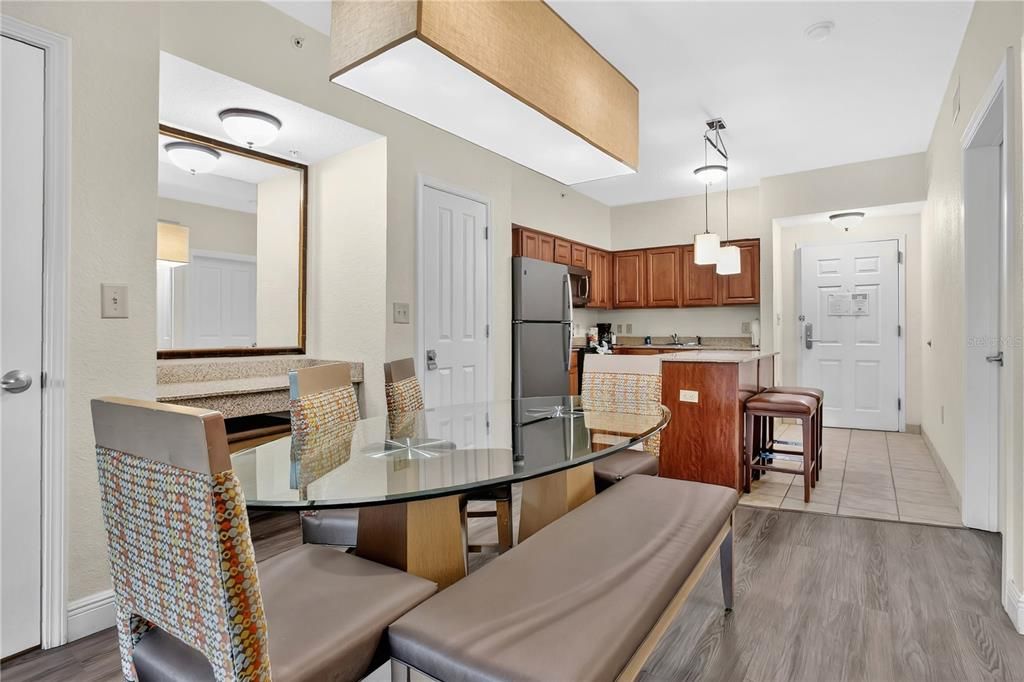 For Sale: $220,000 (2 beds, 2 baths, 957 Square Feet)