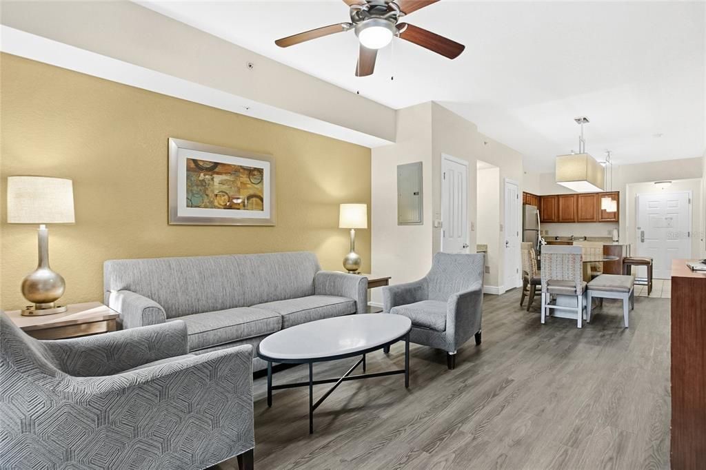 For Sale: $220,000 (2 beds, 2 baths, 957 Square Feet)