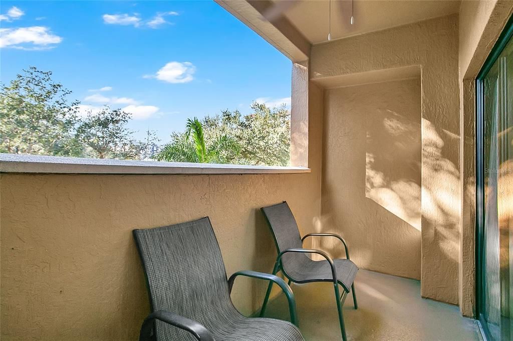 For Sale: $220,000 (2 beds, 2 baths, 957 Square Feet)