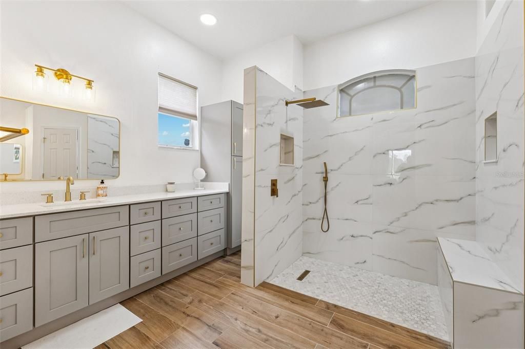 待售: $734,900 (4 贝兹, 4 浴室, 3566 平方英尺)