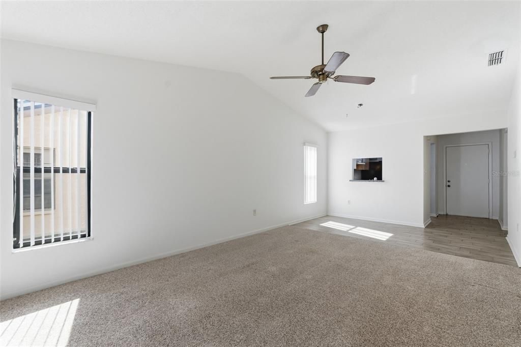 待售: $149,900 (2 贝兹, 2 浴室, 975 平方英尺)