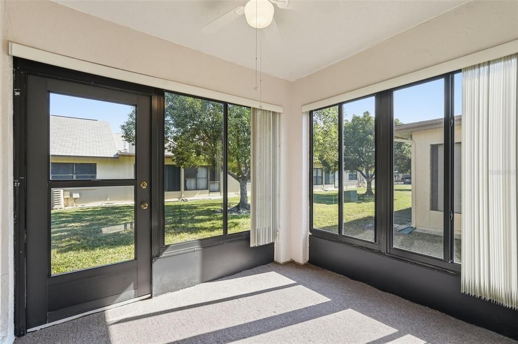 待售: $149,900 (2 贝兹, 2 浴室, 975 平方英尺)