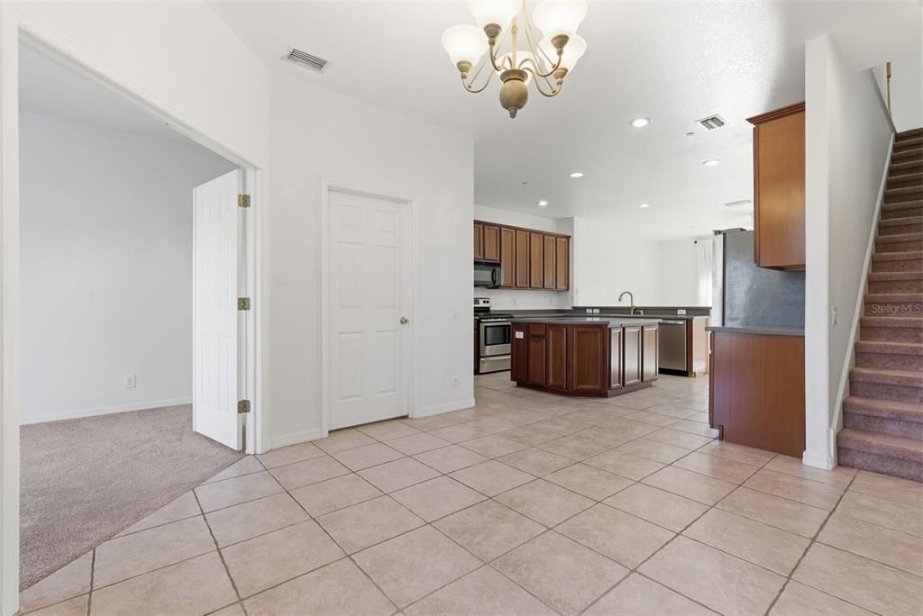 Под контрактом: $390,000 (3 спален, 2 ванн, 2044 Квадратных фут)