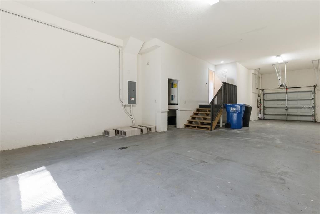 Под контрактом: $390,000 (3 спален, 2 ванн, 2044 Квадратных фут)