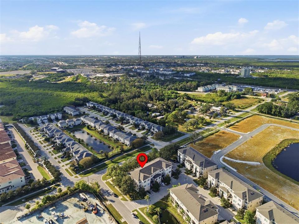 Под контрактом: $390,000 (3 спален, 2 ванн, 2044 Квадратных фут)