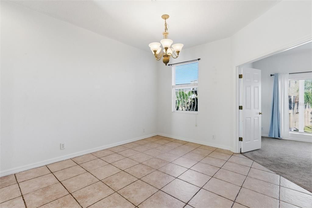 Под контрактом: $390,000 (3 спален, 2 ванн, 2044 Квадратных фут)