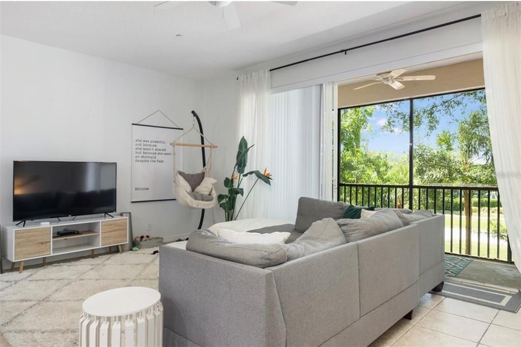 Под контрактом: $390,000 (3 спален, 2 ванн, 2044 Квадратных фут)