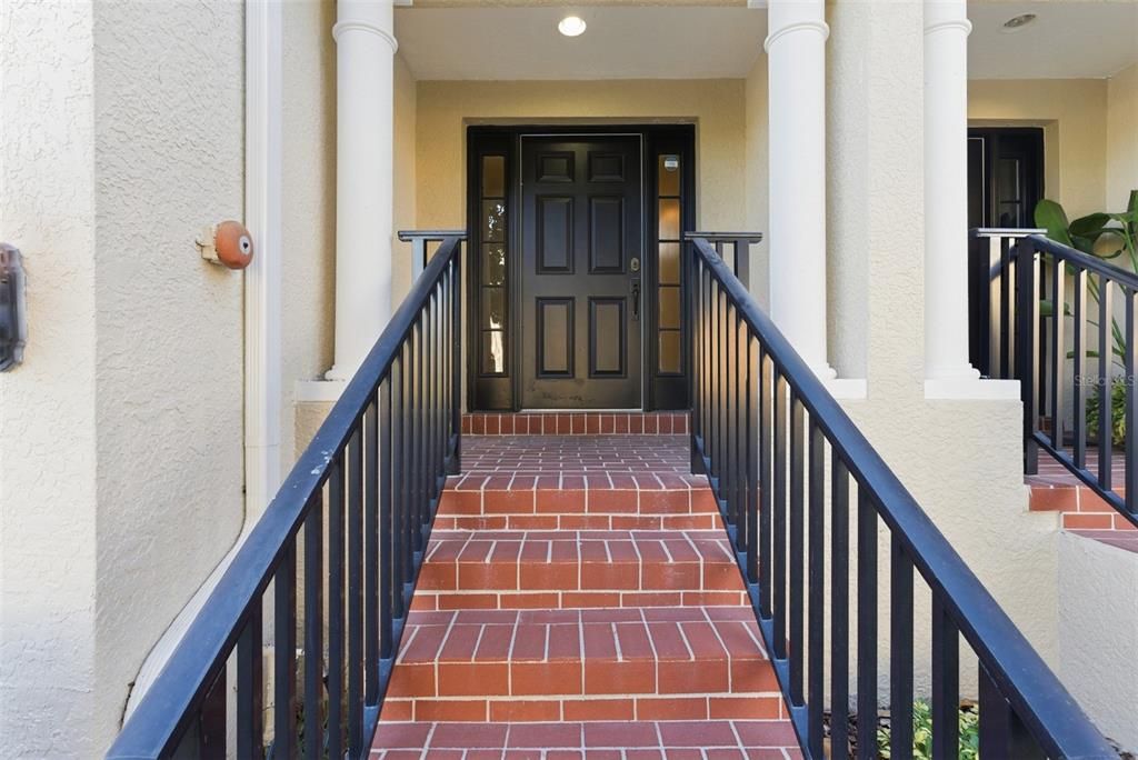 Под контрактом: $390,000 (3 спален, 2 ванн, 2044 Квадратных фут)