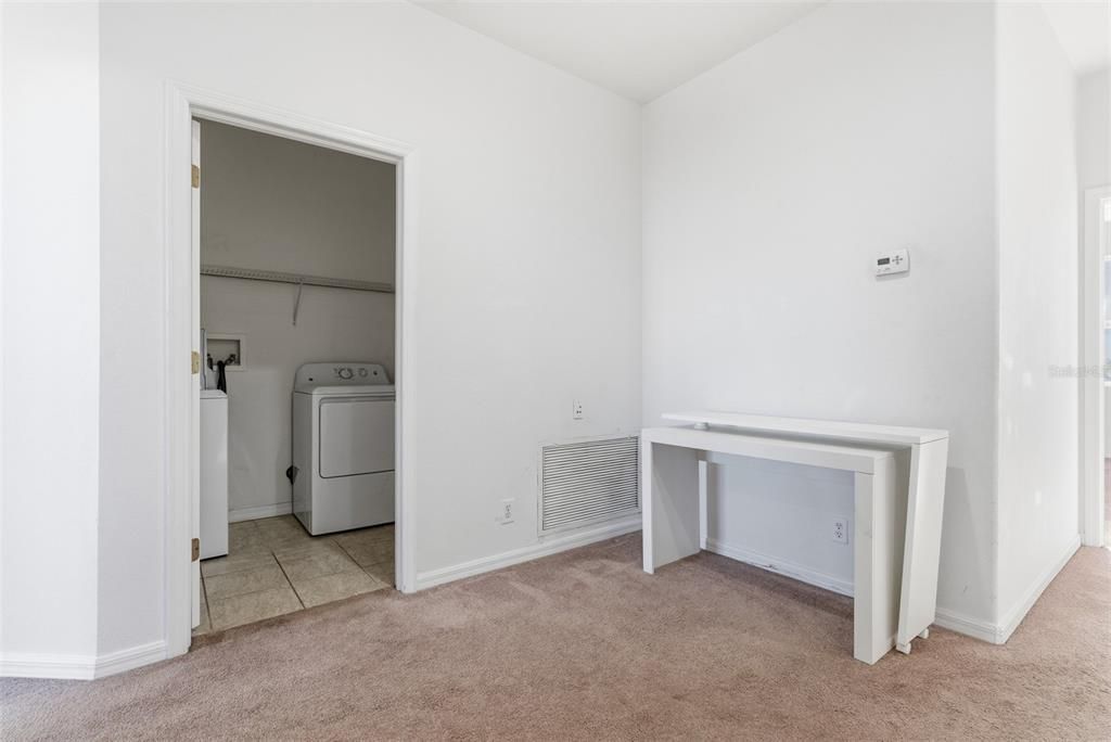 Под контрактом: $390,000 (3 спален, 2 ванн, 2044 Квадратных фут)