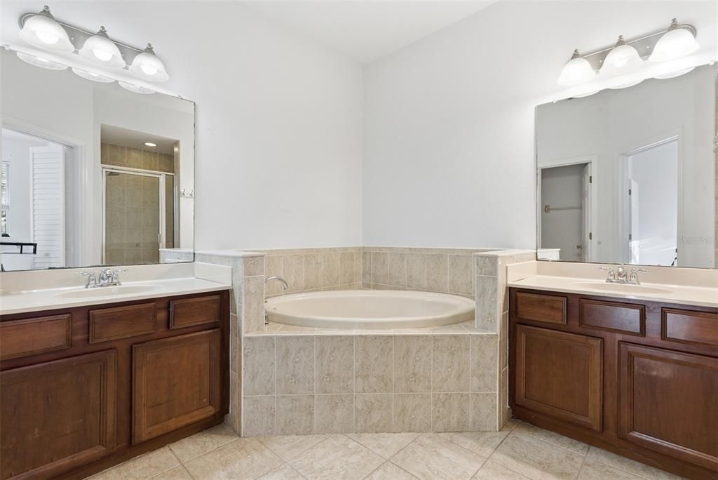 Под контрактом: $390,000 (3 спален, 2 ванн, 2044 Квадратных фут)